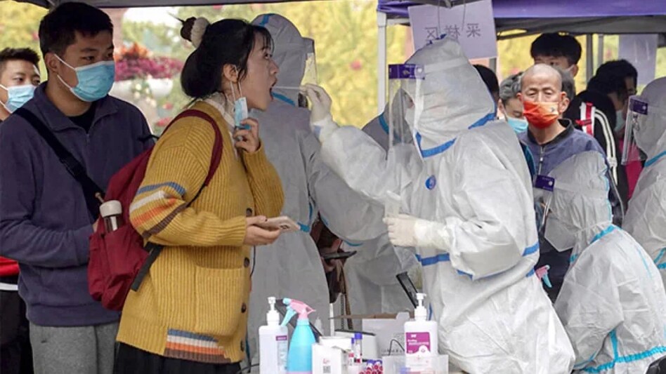 China's daily new cases would reach at least 637,155 if it adopted the United States' pandemic strategy, the report said. China's daily new cases would reach at least 637,155 if it adopted the United States' pandemic strategy, the report said.