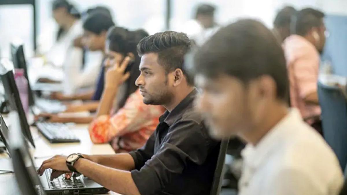 Some companies just defer a part of the cash bonus over a few years to retain people. Some companies just defer a part of the cash bonus over a few years to retain people.