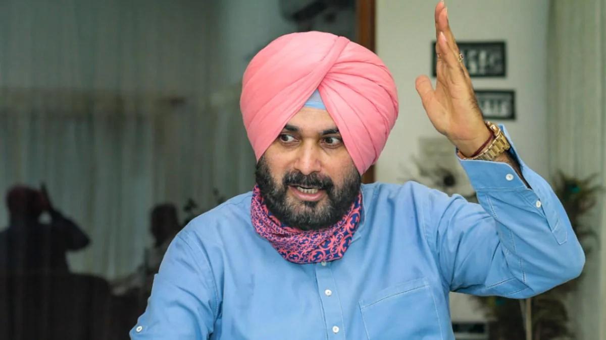 Navjot Singh Sidhu thanked Pakistan's Prime Minister Imran Khan for taking a step to open the corridor Navjot Singh Sidhu thanked Pakistan's Prime Minister Imran Khan for taking a step to open the corridor