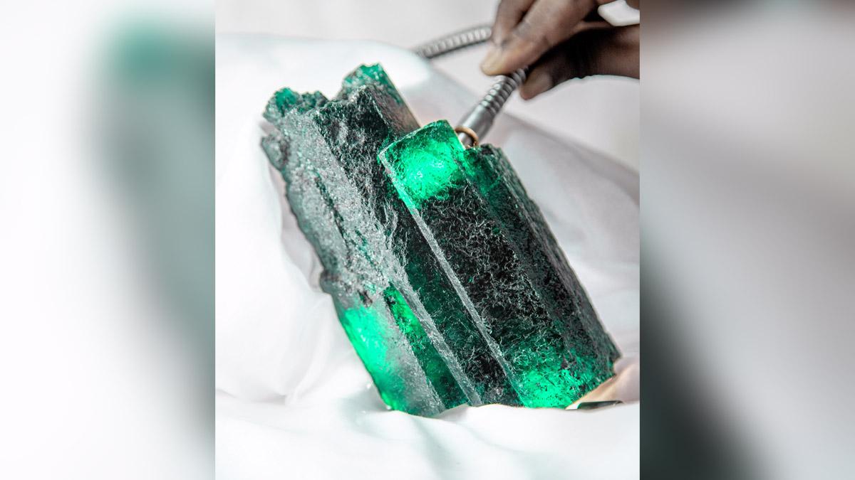 Gemfields introduces Chipembele, the rhino emerald, Kagem 2021. Gemfields introduces Chipembele, the rhino emerald, Kagem 2021.