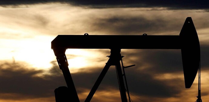 Oil prices steady at around $80 per barrel after US announces releasing reserves (Photo: Reuters) Oil prices steady at around $80 per barrel after US announces releasing reserves (Photo: Reuters)