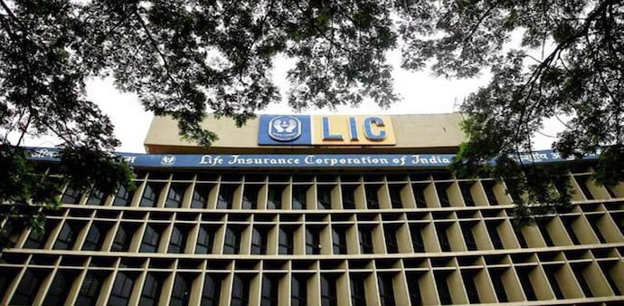 Will LIC IPO debut in the market at 3-5 times its embedded value as enjoyed by the private sector life insurance companies? Will LIC IPO debut in the market at 3-5 times its embedded value as enjoyed by the private sector life insurance companies?