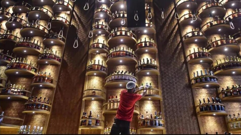 Under the previous regime that ended on November 16, the national capital had 260 privately owned liquor vends and nearly 600 government-run shops Under the previous regime that ended on November 16, the national capital had 260 privately owned liquor vends and nearly 600 government-run shops