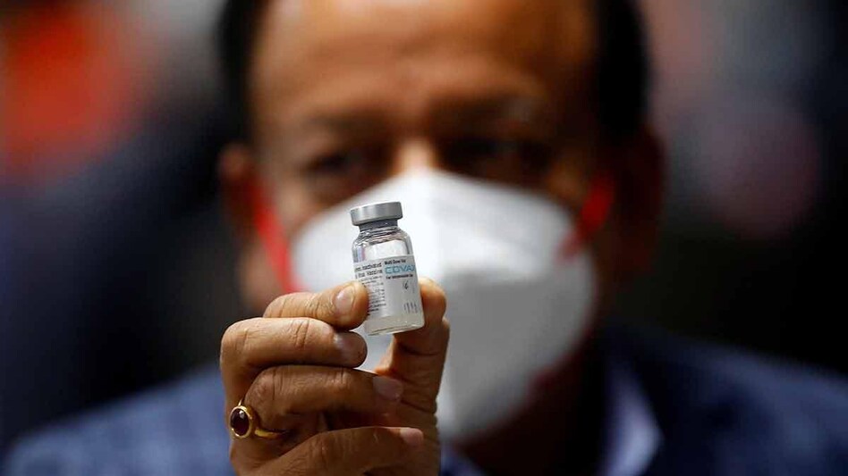 CDSCO approves extension of Covaxin's shelf life to up to 12 month (Photo: Reuters) CDSCO approves extension of Covaxin's shelf life to up to 12 month (Photo: Reuters)
