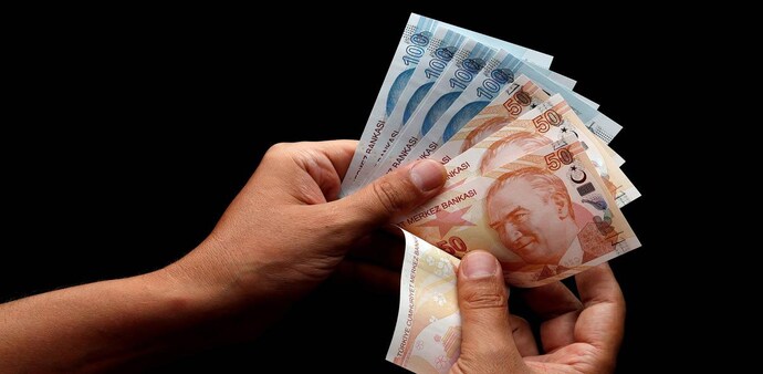 Turkish lira crashes by 15% after President Erdogan defends sharp rate cuts (Photo: Reuters) Turkish lira crashes by 15% after President Erdogan defends sharp rate cuts (Photo: Reuters)