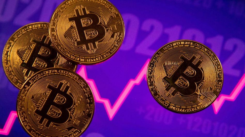 Bitcoin falls more than 4% to $60,000 (Photo: Reuters) Bitcoin falls more than 4% to $60,000 (Photo: Reuters)
