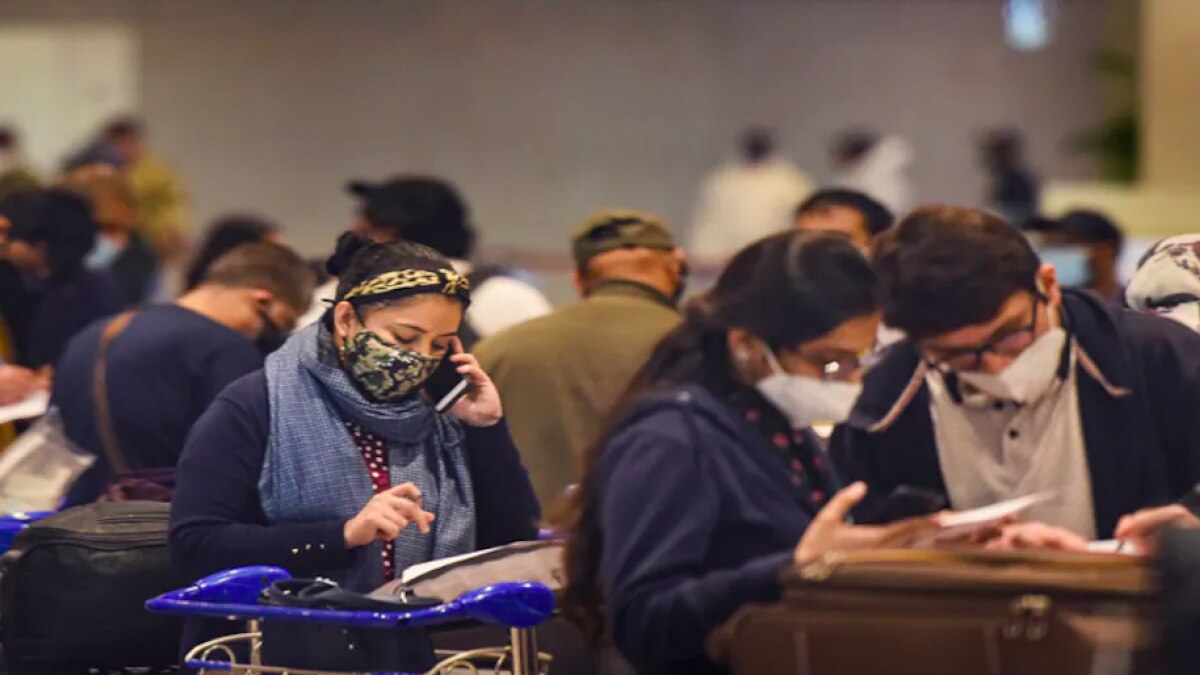 South Africa has confirmed around 100 specimens as B.1.1.529, but the variant has also been found in Botswana and Hong Kong, with the Hong Kong case a traveller from South Africa South Africa has confirmed around 100 specimens as B.1.1.529, but the variant has also been found in Botswana and Hong Kong, with the Hong Kong case a traveller from South Africa