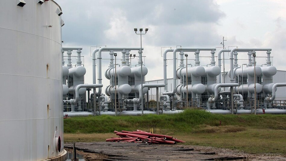 US to auction to sell 32 million barrels of crude oil from 4 SPR sites (Photo: Reuters) US to auction to sell 32 million barrels of crude oil from 4 SPR sites (Photo: Reuters)