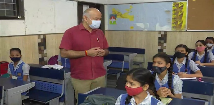 Manish Sisodia visited the Rajkiya Sarvodaya Bal/Kanya Vidyalaya in Delhi’s West Vinod Nagar for inspection Manish Sisodia visited the Rajkiya Sarvodaya Bal/Kanya Vidyalaya in Delhi’s West Vinod Nagar for inspection
