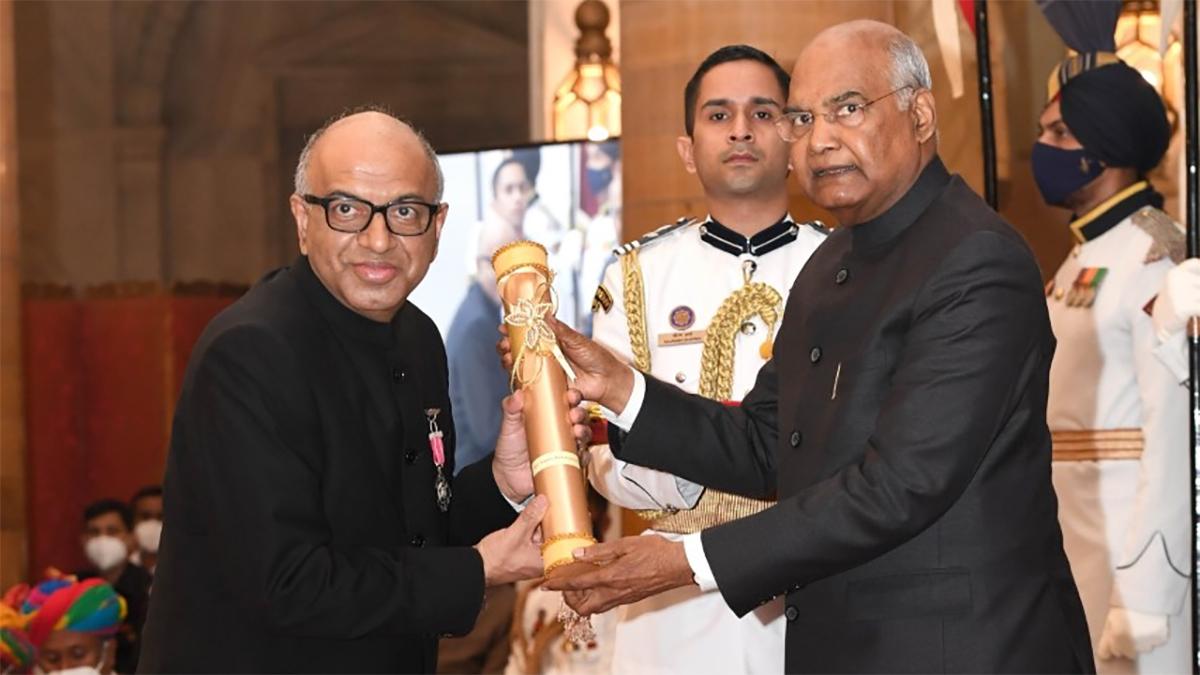 Info Edge India Limited founder Sanjeev Bikhchandani received Padma Shri from President of India Ram Nath Kovind Info Edge India Limited founder Sanjeev Bikhchandani received Padma Shri from President of India Ram Nath Kovind