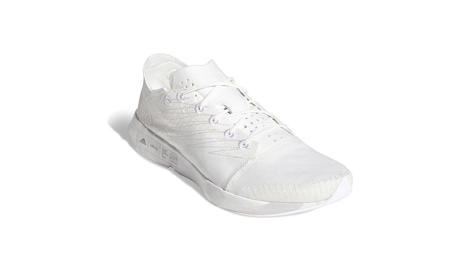 FUTURECRAFT.FOOTPRINT weighs 2.94 kg CO2e/pair and is created with 63 per cent less emissions. FUTURECRAFT.FOOTPRINT weighs 2.94 kg CO2e/pair and is created with 63 per cent less emissions.