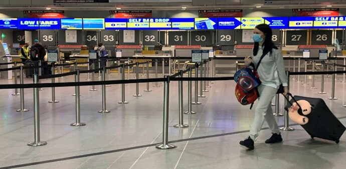 Omicron threat: Maha releases new protocols for passengers from ‘ultra-risk’ nations (Photo: Reuters) Omicron threat: Maha releases new protocols for passengers from ‘ultra-risk’ nations (Photo: Reuters)