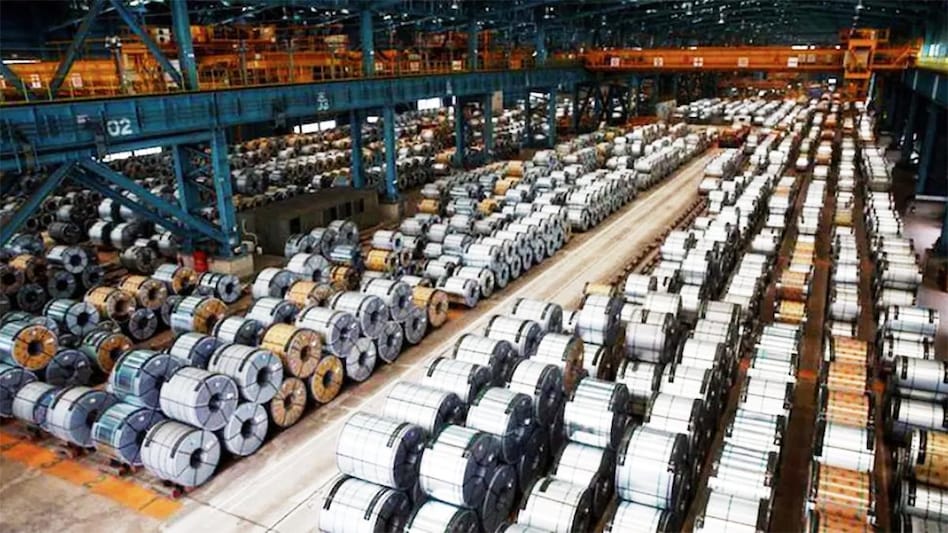 Hindalco acquires Hydro's aluminium extrusions business in Andhra Pradesh for Rs 247 crore. Hindalco acquires Hydro's aluminium extrusions business in Andhra Pradesh for Rs 247 crore.