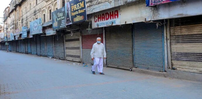A night curfew has been announced in Uttar Pradesh, from 11 pm to 5 am, starting tomorrow (Saturday) A night curfew has been announced in Uttar Pradesh, from 11 pm to 5 am, starting tomorrow (Saturday)