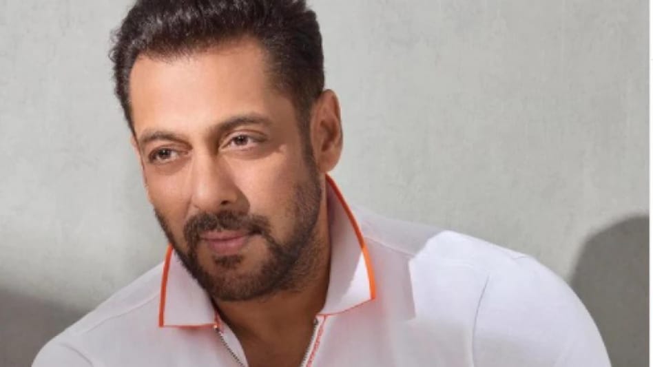 Salman Khan gets bitten by snake; admitted to hospital early Sunday morning Salman Khan gets bitten by snake; admitted to hospital early Sunday morning