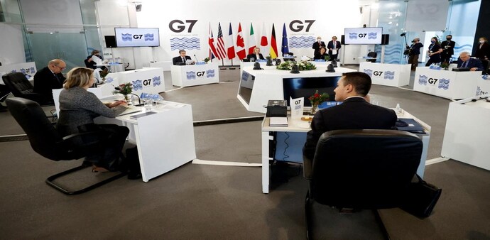 G7 delegates said they were united in their condemnation of Russia's military build-up near Ukraine and they called on Moscow to de-escalate G7 delegates said they were united in their condemnation of Russia's military build-up near Ukraine and they called on Moscow to de-escalate