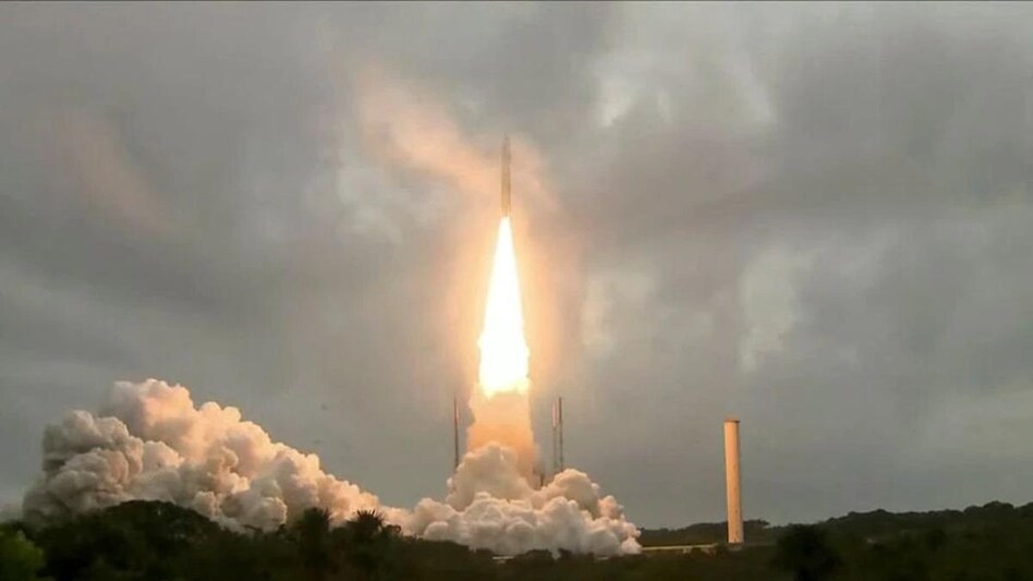 Arianespace's Ariane 5 rocket, with NASA's James Webb Space Telescope onboard, launches from Europe's Spaceport, the Guiana Space Center in Kourou, French Guiana December 25, 2021 in a still image from video. (Photo: Reuters). Arianespace's Ariane 5 rocket, with NASA's James Webb Space Telescope onboard, launches from Europe's Spaceport, the Guiana Space Center in Kourou, French Guiana December 25, 2021 in a still image from video. (Photo: Reuters).