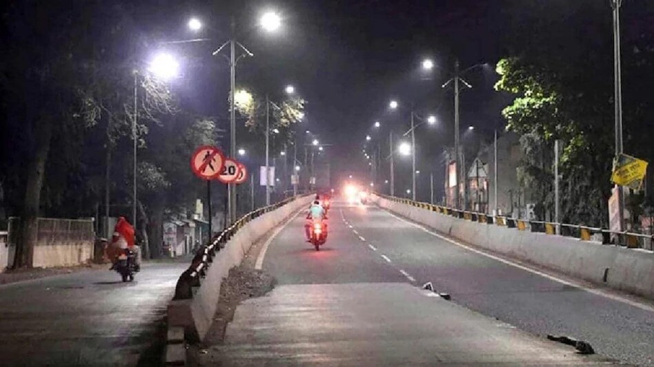 Karnataka imposes "night curfew" for 10 days from December 28, between 10 pm to 5 am. Karnataka imposes "night curfew" for 10 days from December 28, between 10 pm to 5 am.