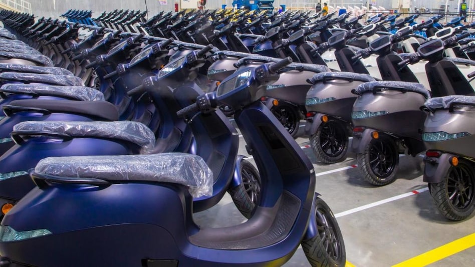 While Ola S1 is priced at Rs 99,999, Ola S1 Pro will cost Rs 1,29,999 (ex-showroom) While Ola S1 is priced at Rs 99,999, Ola S1 Pro will cost Rs 1,29,999 (ex-showroom)