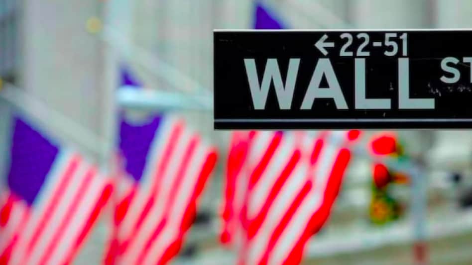 Nine of the 11 major S&P 500 sector indexes fell in early trading, with a 0.9% decline in technology stocks weighing the most on the benchmark index. Nine of the 11 major S&P 500 sector indexes fell in early trading, with a 0.9% decline in technology stocks weighing the most on the benchmark index.