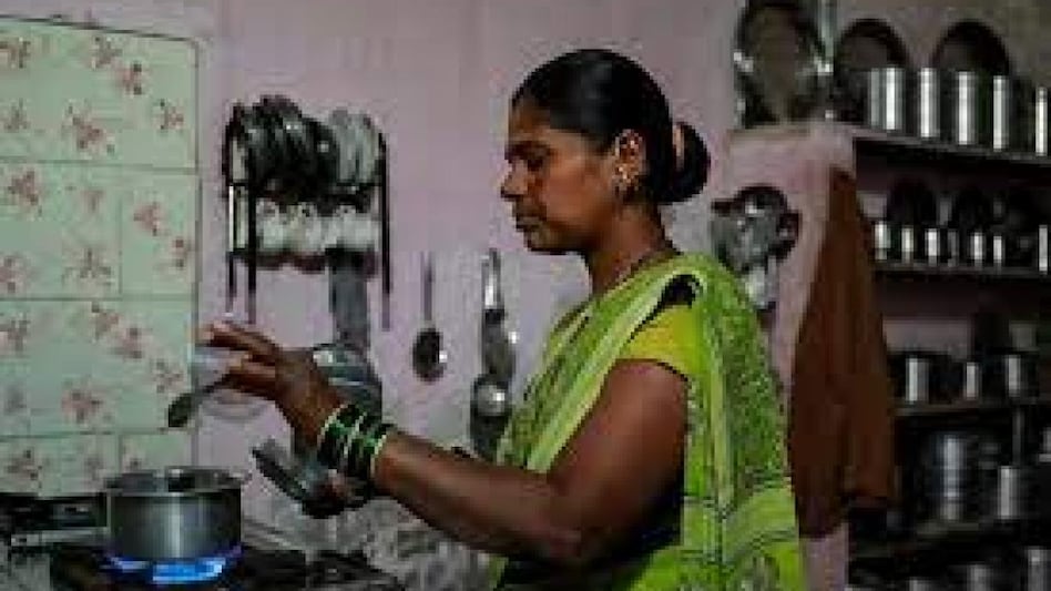 Working women are 12 per cent more likely to make decisions about cooking, but just 3 per cent more likely to decide about appliance purchases. Working women are 12 per cent more likely to make decisions about cooking, but just 3 per cent more likely to decide about appliance purchases.