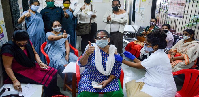 The precaution doses are being rolled out as the country witnesses a massive spike in Covid cases. (Photo: PTI) The precaution doses are being rolled out as the country witnesses a massive spike in Covid cases. (Photo: PTI)