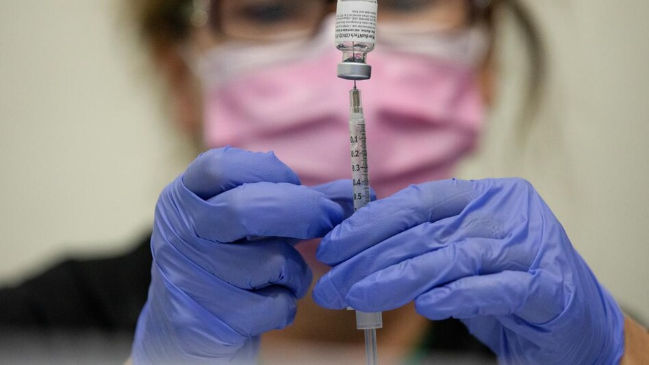 J&J booster shot 85% effective against Omicron variant: South African study (Photo: Reuters) J&J booster shot 85% effective against Omicron variant: South African study (Photo: Reuters)