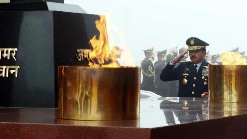 The Amar Jawan Jyoti was erected as a memorial to fallen Indian soldiers of the 1971 operations that helped Bangladesh gain independence from Pakistan. It is housed inside India Gate. The Amar Jawan Jyoti was erected as a memorial to fallen Indian soldiers of the 1971 operations that helped Bangladesh gain independence from Pakistan. It is housed inside India Gate.