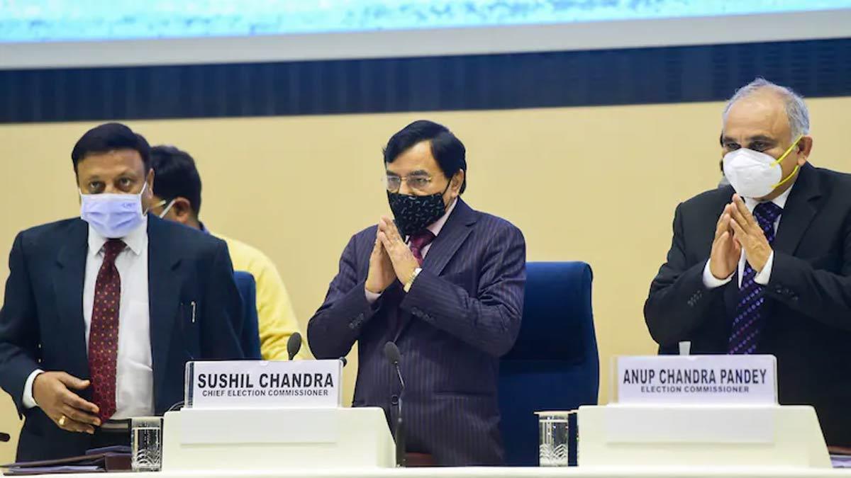 CEC Sushil Chandra, Election Commissioners Rajeev Kumar (L) and Anoop Chandra Pandey (R) at the press conference at Vigyan Bhawan, in New Delhi on Saturday. CEC Sushil Chandra, Election Commissioners Rajeev Kumar (L) and Anoop Chandra Pandey (R) at the press conference at Vigyan Bhawan, in New Delhi on Saturday.