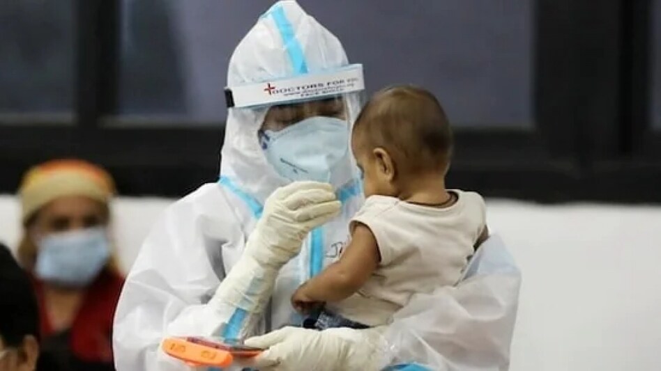 Symptoms for children, according to doctors, in the Omicron wave are high grade fever, pain in the throat, loose motion, vomiting, mostly treating OPD bases. Symptoms for children, according to doctors, in the Omicron wave are high grade fever, pain in the throat, loose motion, vomiting, mostly treating OPD bases.