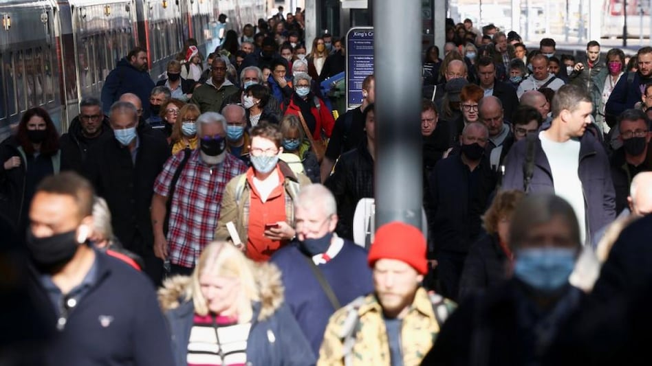 The roughly 350,000 students in the Chicago school system returned, but a dispute between district leaders and the teachers union over safety measures could disrupt classes later this week. The roughly 350,000 students in the Chicago school system returned, but a dispute between district leaders and the teachers union over safety measures could disrupt classes later this week.