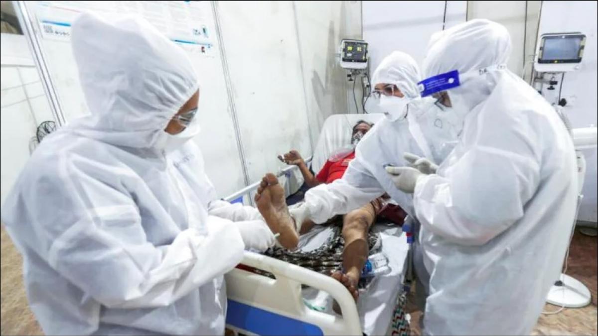 COVID-19: Over 200 resident docs in Mumbai hospitals test positive