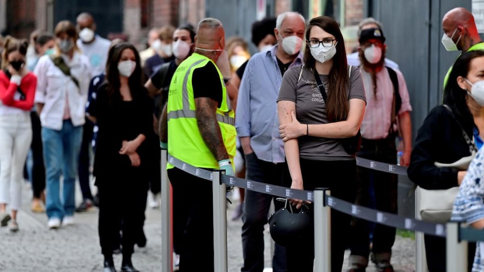 The seven-day incidence per 100,000 people rose to 1,017 from 941 the previous day. The seven-day incidence per 100,000 people rose to 1,017 from 941 the previous day.