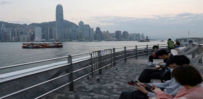 Hong Kong orders 170 people to quarantine after 2 guests test COVID positive (Photo: Reuters) Hong Kong orders 170 people to quarantine after 2 guests test COVID positive (Photo: Reuters)