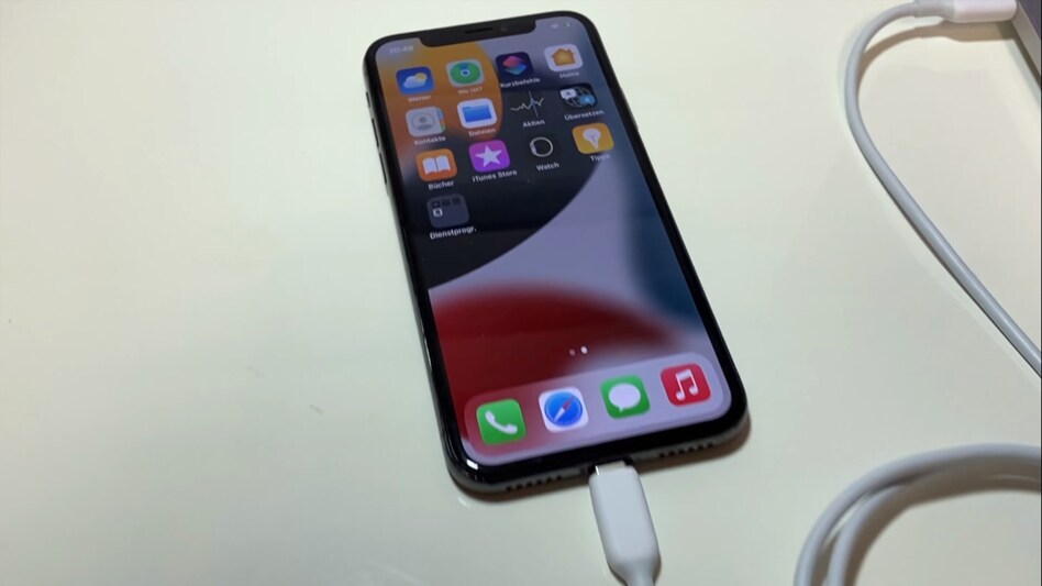 Modified iPhone X with USB Type-C port (Image: YouTube/ Gernot Jöbstl) Modified iPhone X with USB Type-C port (Image: YouTube/ Gernot Jöbstl)