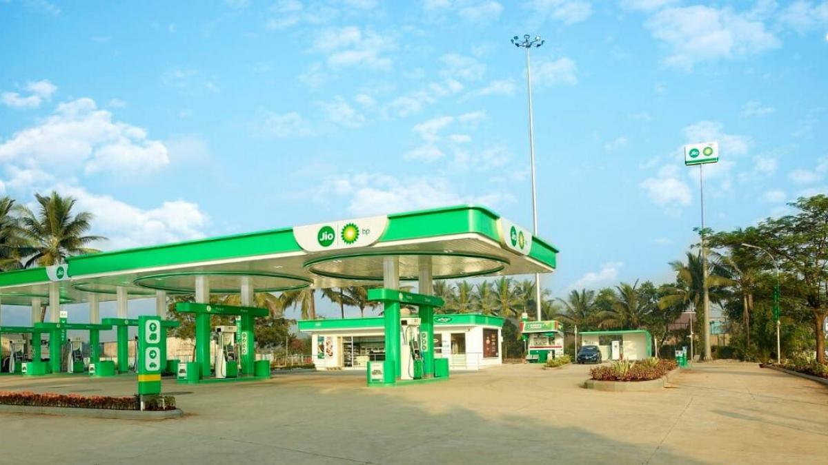 RBML had launched its first Jio-bp branded Mobility Station at Navde, Navi Mumbai in October last year. And since then it has been scaling up the network. RBML had launched its first Jio-bp branded Mobility Station at Navde, Navi Mumbai in October last year. And since then it has been scaling up the network.