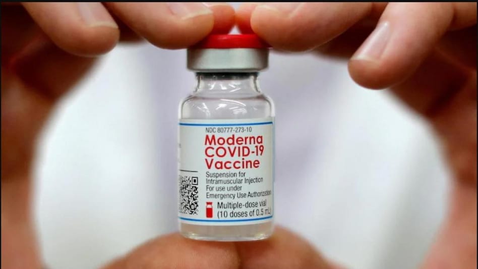 Moderna is also developing a single vaccine that combines a booster dose against COVID-19 with its experimental flu shot. Moderna is also developing a single vaccine that combines a booster dose against COVID-19 with its experimental flu shot.