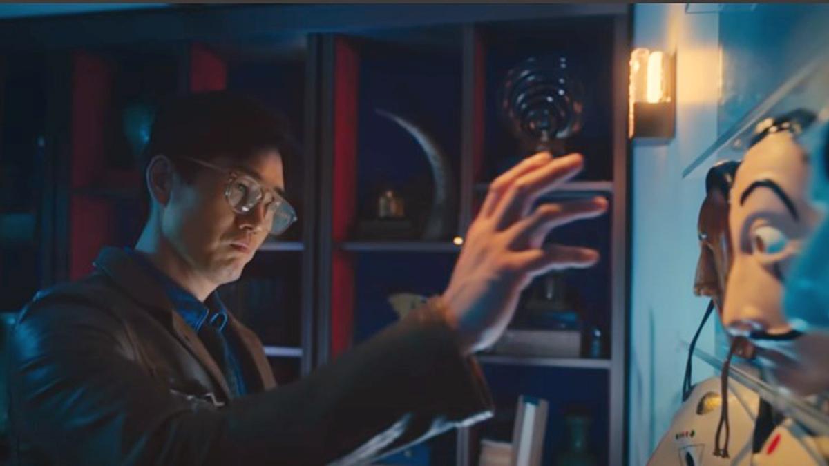 The teaser captures the story of a strategist and his group of thieves attempting to pull off a heist in the Korean peninsula The teaser captures the story of a strategist and his group of thieves attempting to pull off a heist in the Korean peninsula