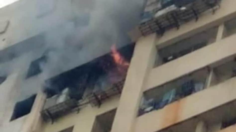 The fire broke out around 7:30 am on the eighteenth floor of Kamla Building (Video screengrab/India Today) The fire broke out around 7:30 am on the eighteenth floor of Kamla Building (Video screengrab/India Today)