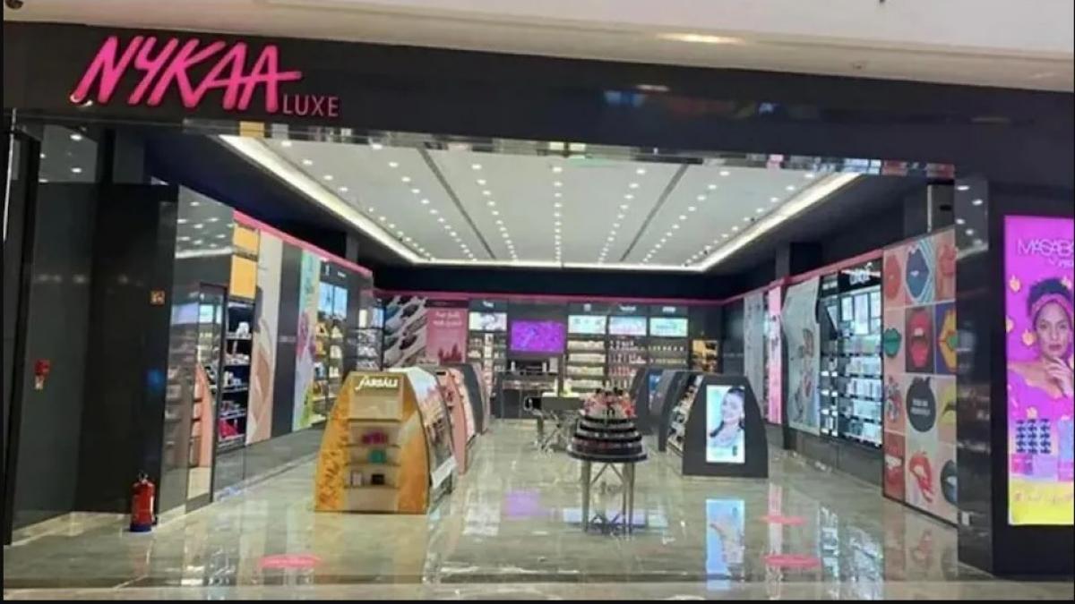 This new Nykaa store offers an array of makeup, skincare essentials and fragrances from brands like Huda Beauty, Versace, Charlotte Tilbury, Estee Lauder, Carolina Herrera, Too faced, Pixi, Murad among others. This new Nykaa store offers an array of makeup, skincare essentials and fragrances from brands like Huda Beauty, Versace, Charlotte Tilbury, Estee Lauder, Carolina Herrera, Too faced, Pixi, Murad among others.