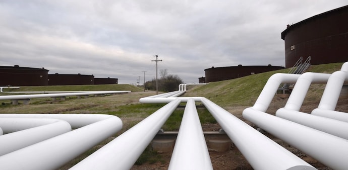 Previously Sri Lanka had agreed to lease all of its 99 tank oil farms to India in 2003. Previously Sri Lanka had agreed to lease all of its 99 tank oil farms to India in 2003.