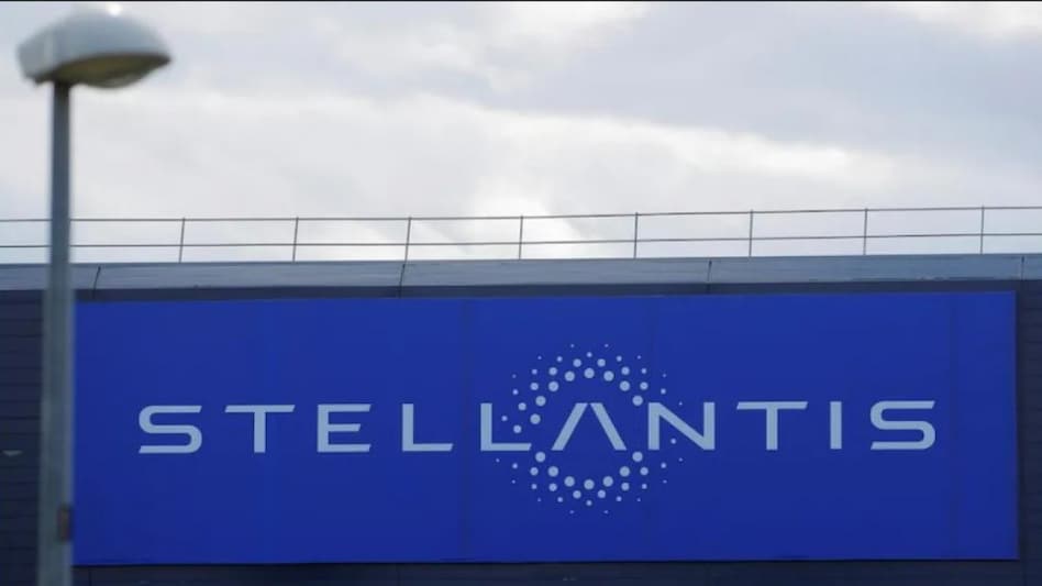 Stellantis' workforce was almost unchanged in the past year at around 300,000 - keeping Tavares' promise not to cut jobs or close plants following the merger Stellantis' workforce was almost unchanged in the past year at around 300,000 - keeping Tavares' promise not to cut jobs or close plants following the merger