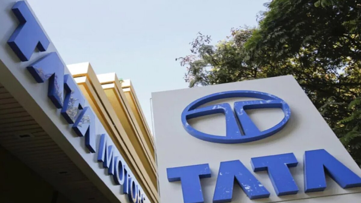 Global wholesales of all Tata Motors' commercial vehicles and Tata Daewoo range in Q3 FY22 were at 1,02,772 units, higher by 14 per cent over Q3 FY21. Global wholesales of all Tata Motors' commercial vehicles and Tata Daewoo range in Q3 FY22 were at 1,02,772 units, higher by 14 per cent over Q3 FY21.
