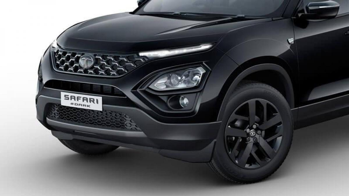 The Safari Dark will be clad in the Oberon Black exterior body colour, which has been associated with the Dark range. The Safari Dark will be clad in the Oberon Black exterior body colour, which has been associated with the Dark range.