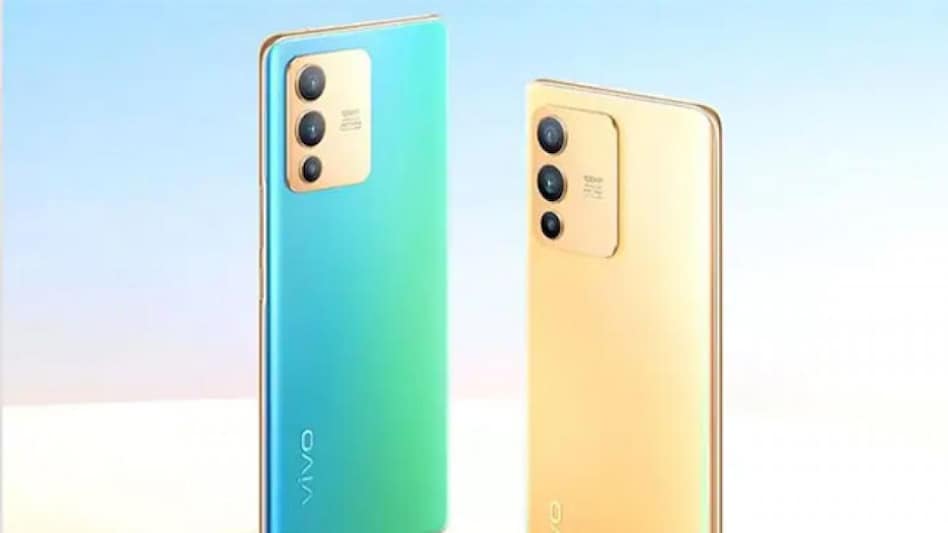 The Vivo V23 Pro is the more premium one between the two smartphones and features a curved AMOLED display. The Vivo V23 Pro is the more premium one between the two smartphones and features a curved AMOLED display.