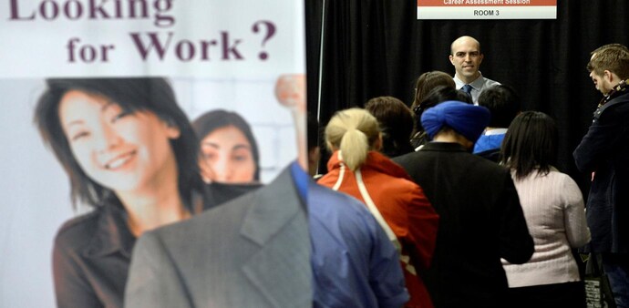 US weekly jobless claims unexpectedly rise to 230,000 as Covid cases soar (Photo: Reuters) US weekly jobless claims unexpectedly rise to 230,000 as Covid cases soar (Photo: Reuters)