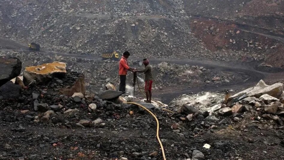 Coal India has previously exported small quantities to neighbouring countries on an ad-hoc basis, but never in commercial bulk. Coal India has previously exported small quantities to neighbouring countries on an ad-hoc basis, but never in commercial bulk.