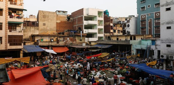 The number of daily cases in Delhi has declined after touching the record high of 28,867 on January 13 in the third wave. The number of daily cases in Delhi has declined after touching the record high of 28,867 on January 13 in the third wave.