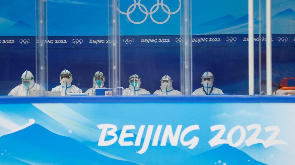 Medical personnel wearing personal protective equipment (PPE) sit rink-side as Czech ice hockey team trains at the National Indoor Stadium ahead of the Beijing 2022 Winter Olympics (Photo: Reuters) Medical personnel wearing personal protective equipment (PPE) sit rink-side as Czech ice hockey team trains at the National Indoor Stadium ahead of the Beijing 2022 Winter Olympics (Photo: Reuters)
