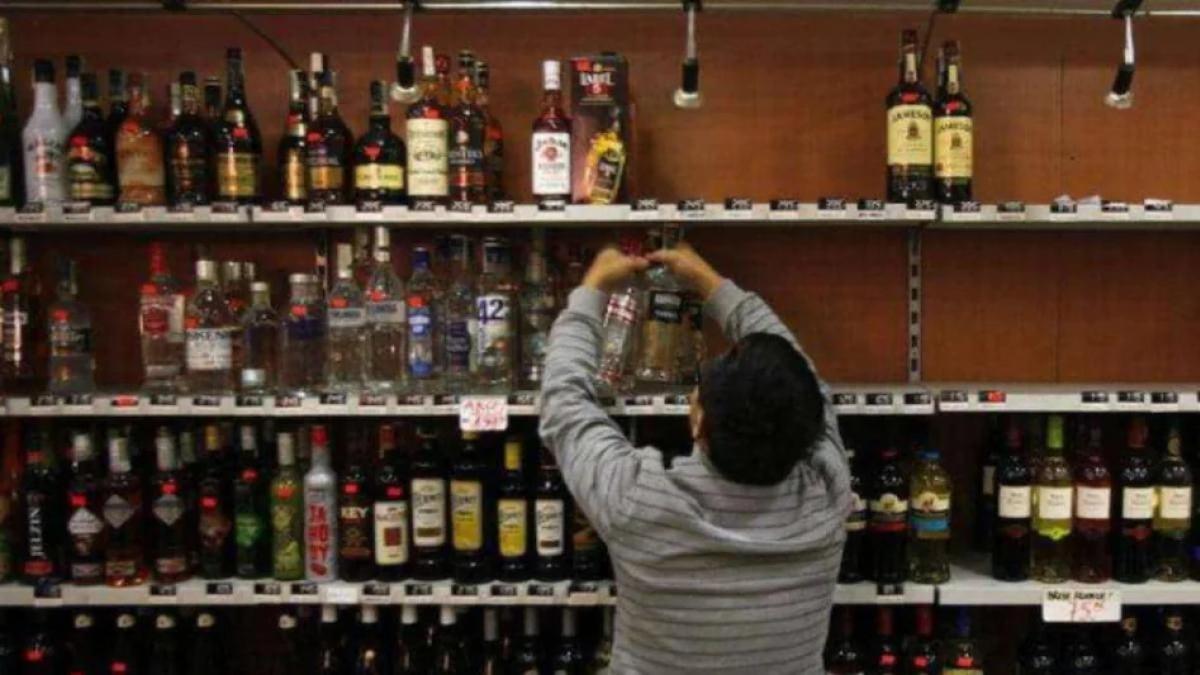 Delhi orders discontinuation of discounts on MRP of liquor